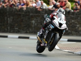 Vítězem TT kubatury SBK Michael Dunlop