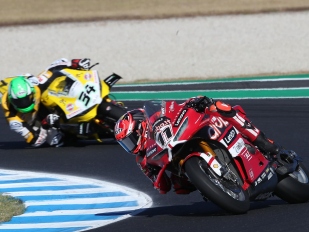 Hlavní obrázek k článku: Nicolo Bulega vévodil  superbikům