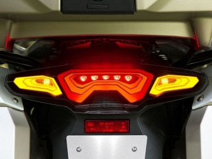 OLED světla se brzy objeví u motocyklů BMW