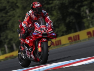 Pole Position pro Bagnaiu, Marquez crash