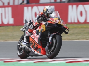 Marquez těsně poražen Acostou 