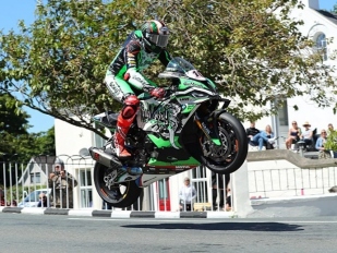 Peter Hickman vyhrál Senior-TT