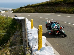 Peter Hickman vyhrál Senior TT