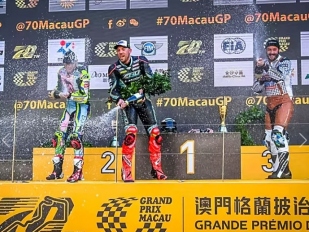 Hlavní obrázek k článku: GP Macao: 4. trumf Petera Hickmana, Holán crash