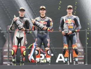 Hlavní obrázek k článku: Vítězem Moto3 byl prohlášen lídr šampionátu Rueda