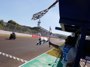 Jonathan Rea vyhrál sobotní závod v Jerezu, 15. Ježek