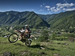 Red Bull Romaniacs: zpomalené enduro záběry