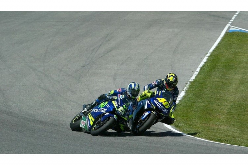 Sete Gibernau: Jeho nepřátelství s Valentinem Rossim - 1 - rossi a gibernau 2