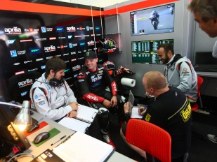 Radio Paddock hlásí: Chystá se výměna Ira Lavertyho za Brita Lowese 