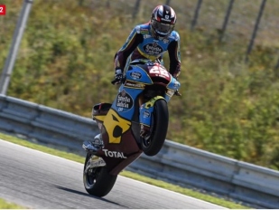 V prostřední kubatuře Sam Lowes