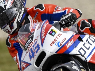 Mokrému Assenu dominoval v MotoGP Scott Redding, 19. Abraham