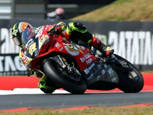 BSB: Shane Byrne se vítězným doublem dostal do čela šampionátu