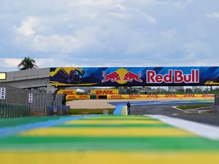 Hlavní obrázek k článku: Poškozený asfalt způsobil další problémy