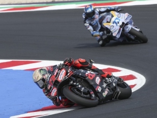 Vítězem sprintu v Misanu Bezzecchi, MM93 crash