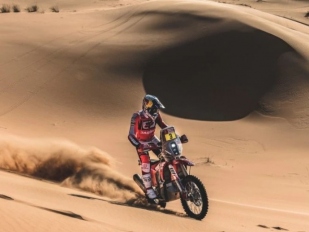 Rallye Dakar 2022: Sunderland je těsně před celkovým vítězstvím, Michek crash