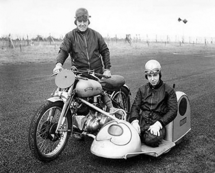 Zemřel John Surtees, mistr světa na motocyklu i ve formuli - 3 - surtees07