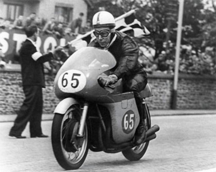 Zemřel John Surtees, mistr světa na motocyklu i ve formuli - 4 - surtees09