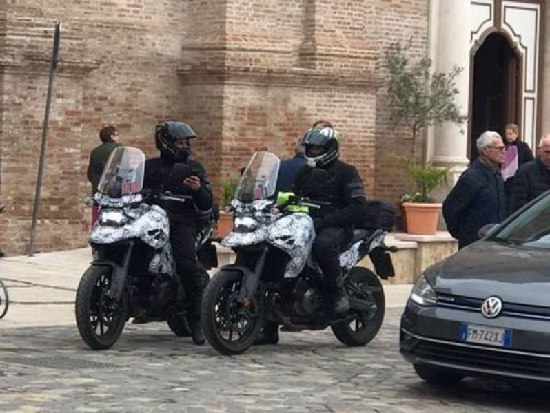 Proslýchá se, že bude nové Suzuki DR Big - 1 - 1 Suzuki 800 DR Big