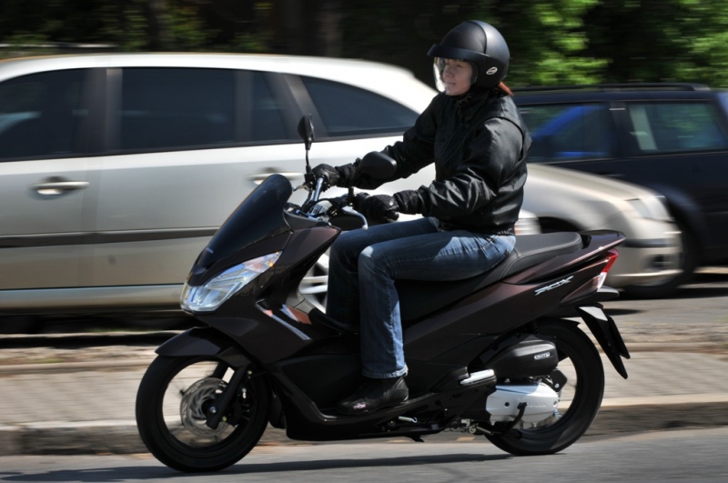 Test Honda PCX 125: společník do města - 33 - 3 test Honda PCX 12535