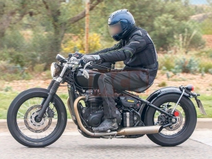 Triumph brzy představí novinku Bonneville Bobber