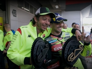 Hlavní obrázek k článku: Valentino Rossi k Diggiovi: „Jsi si jistý, že nás chceš opustit?“