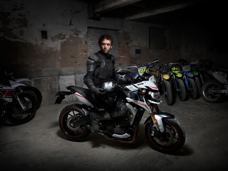 EICMA 2013: Yamaha MT-07 a MT-09 - 2 - Yamaha EICMA yamaha_363585_2014_yam_mt09sr_eu_dnmn_sta_004_resize