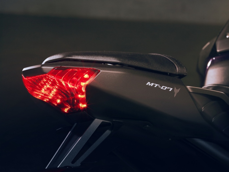EICMA 2013: Yamaha MT-07 a MT-09 - 12 - Yamaha EICMA yamaha_364912_2014_yam_mt07_eu_vdvm1_det_001_resize